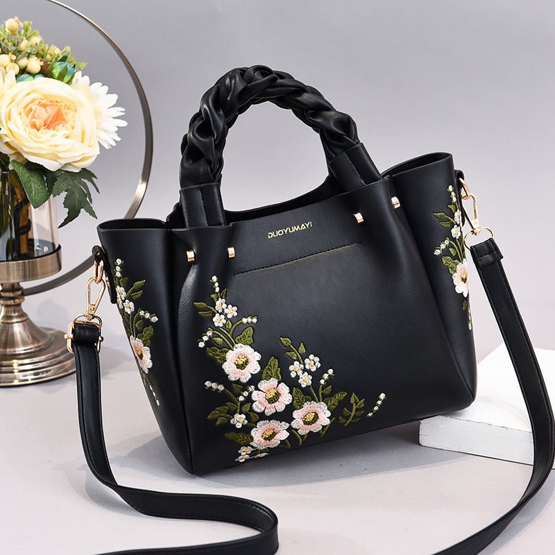 FLEURÉE SAC BRODÉ AVEC POIGNÉE TRESSÉE