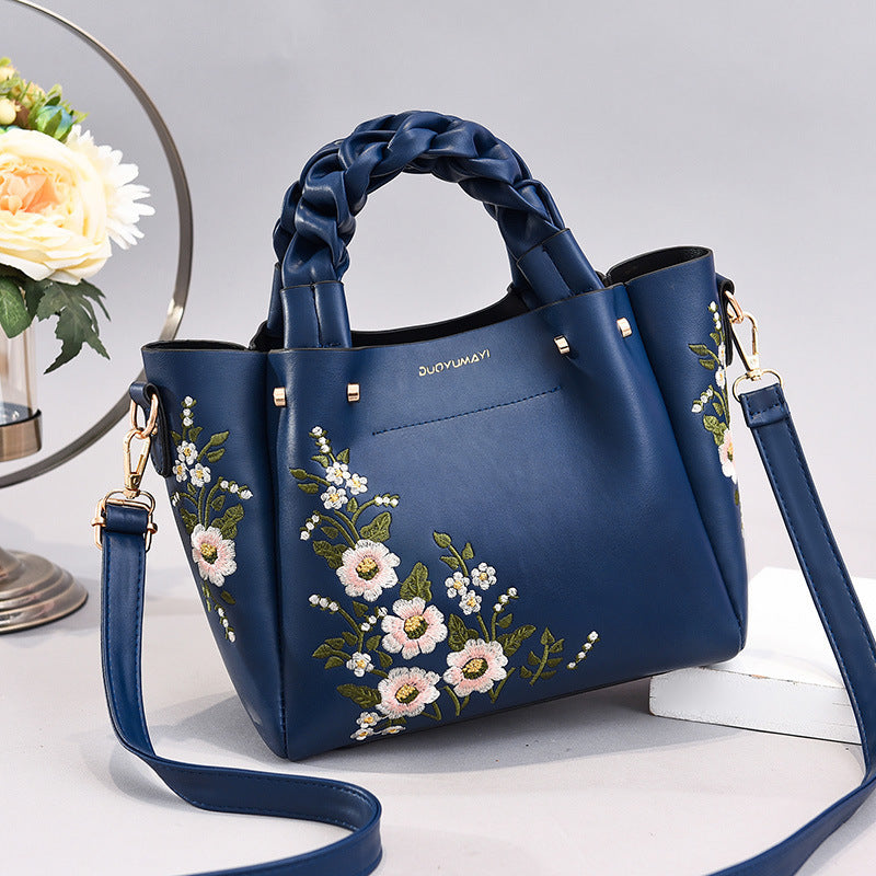 FLEURÉE SAC BRODÉ AVEC POIGNÉE TRESSÉE