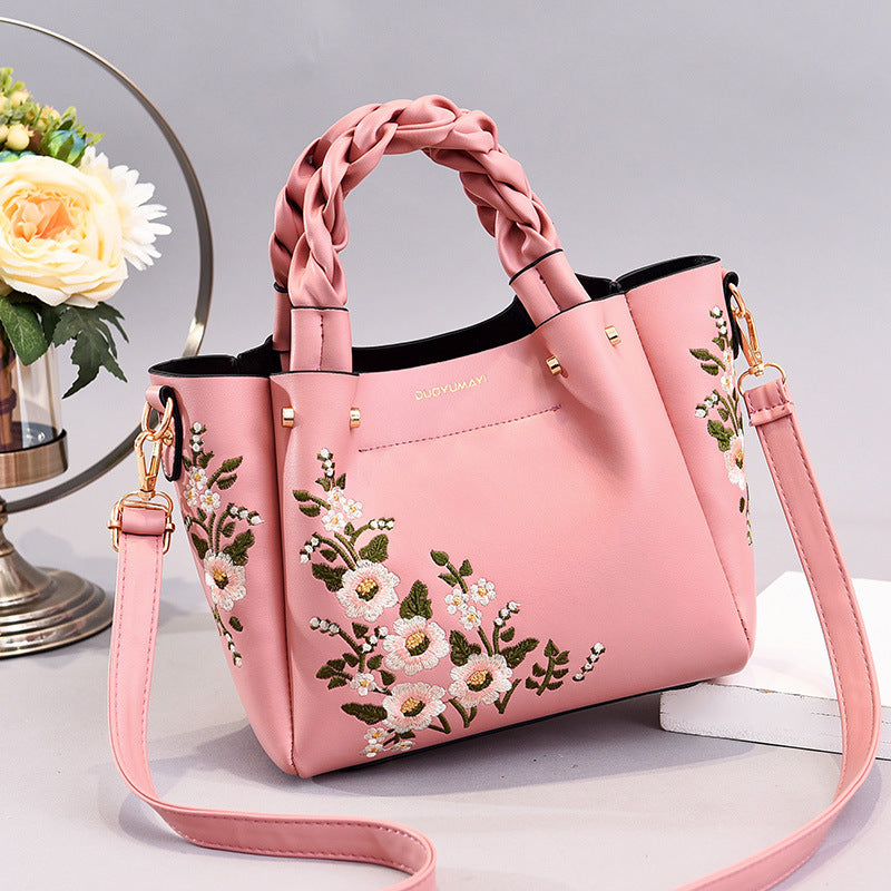 FLEURÉE SAC BRODÉ AVEC POIGNÉE TRESSÉE