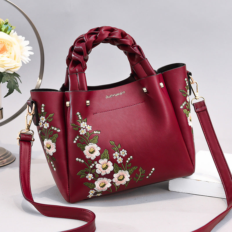 FLEURÉE SAC BRODÉ AVEC POIGNÉE TRESSÉE