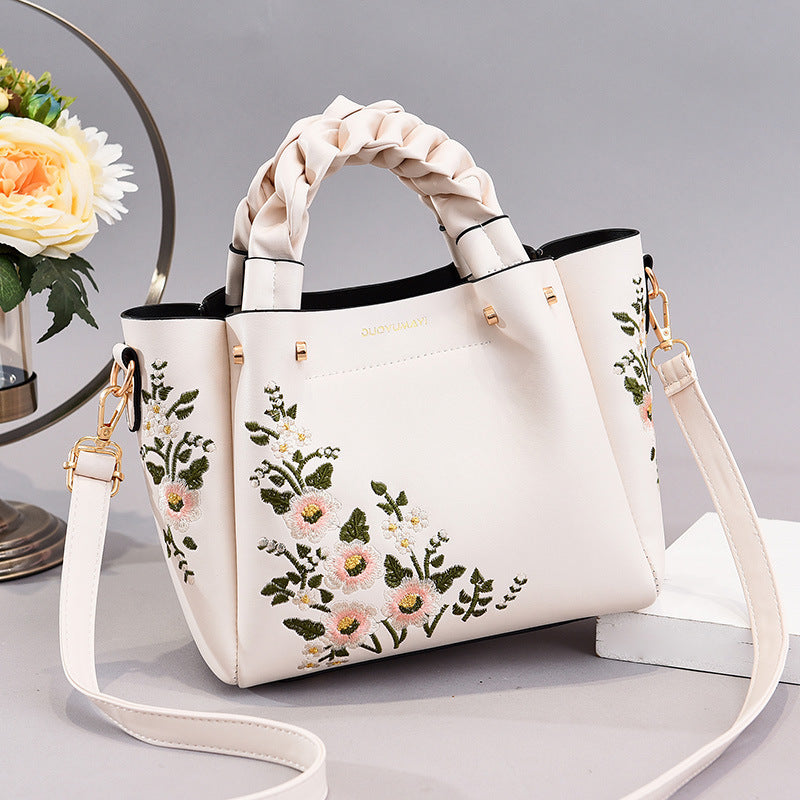 FLEURÉE SAC BRODÉ AVEC POIGNÉE TRESSÉE
