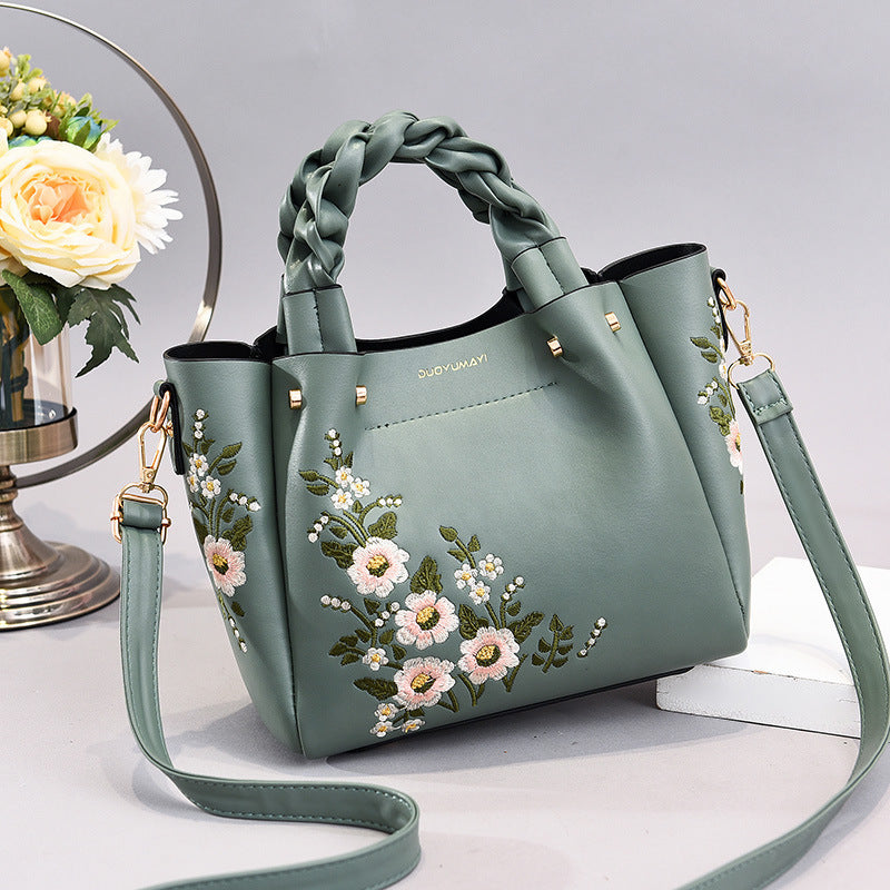 FLEURÉE SAC BRODÉ AVEC POIGNÉE TRESSÉE